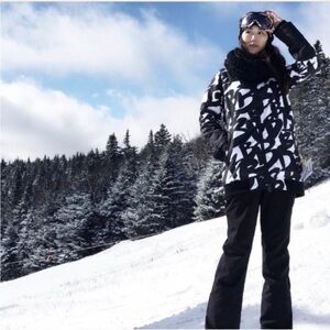 Burton Dryride Black and white logo ski/snow jacket, size small